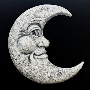 Arte mural 3D con cara de luna creciente blanca sonriente, placa de 28 cm de alto
