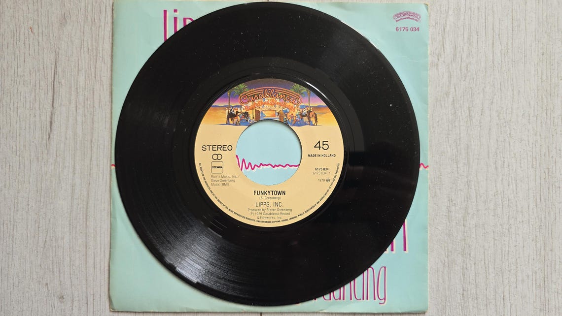 Lipps, Inc. Funkytown - Vinyl Record 7" Single, 45 RPM, Original Vintage 1979, foto 4 di 5