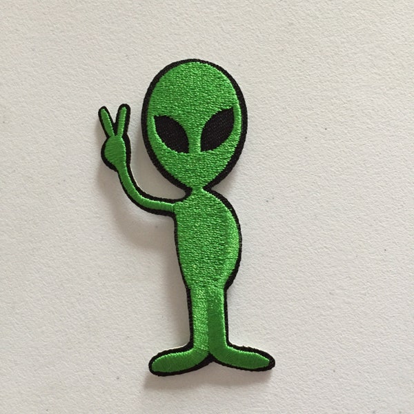 Peace Alien Iron-On Patch, Peace Badge, Sew On Patch, Motif Applique, DIY Embroidery, Embroidered Applique, Pop Culture Gift, Hippie Motif