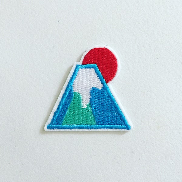 Mont Fuji Iron-On Patch, Badge de montagne japonais, Patch Japon, Applique d’art géométrique, Applique brodée, Cadeau amoureux du Japon