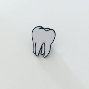 Pin de esmalte dental: regalo para dentistas o enfermeros (15 x 20 mm)