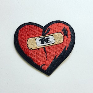 Gebrochenes Herz Bügelbild, rotes Herz Abzeichen, 90er Jahre Pop Kultur Abzeichen, DIY Stickerei, Gesticktes Herz Aufnäher, Love Hurts Aufnäher
