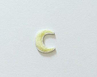 Liten halvmåneformad självhäftande lapp: Broderad applikation (17 mm)