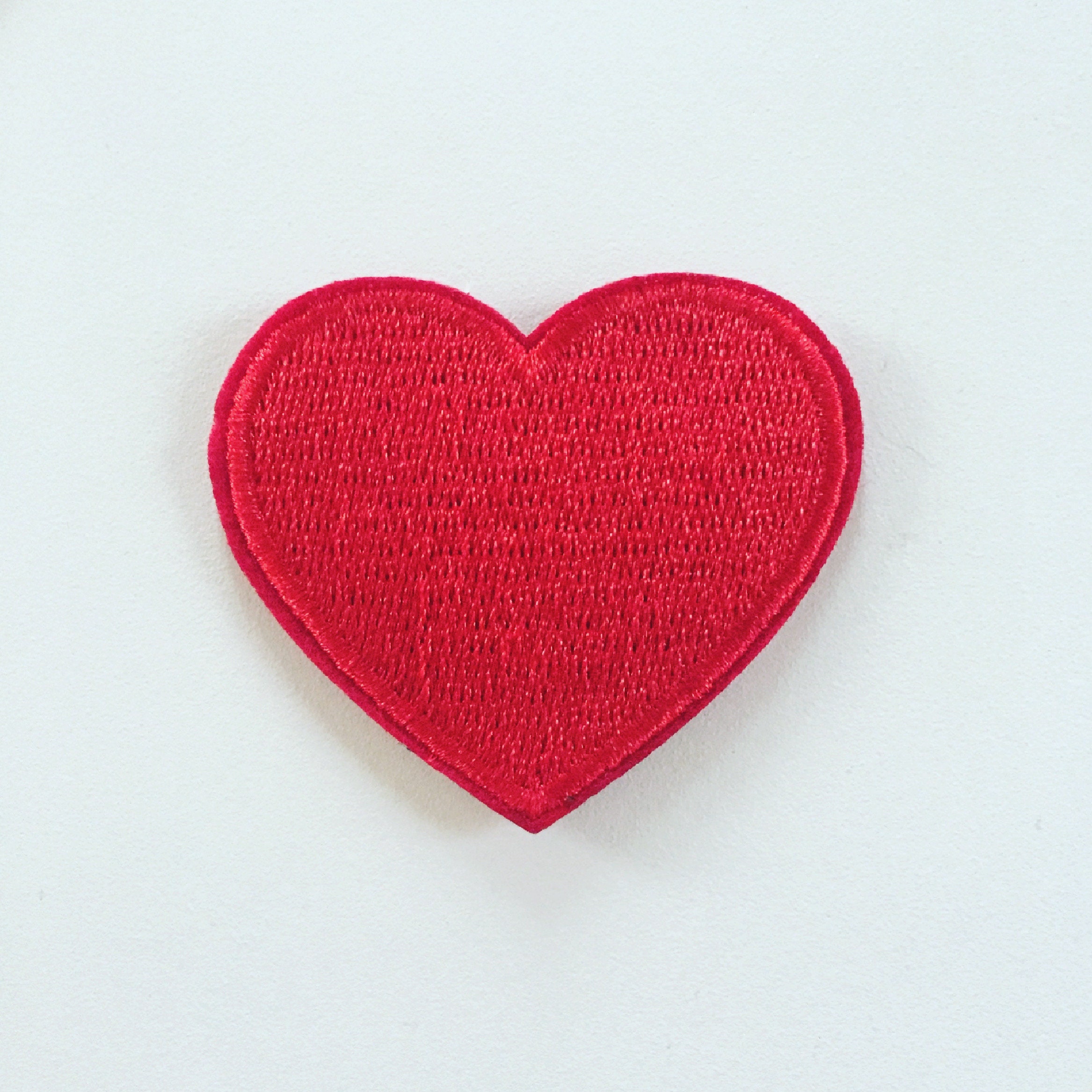 Medium Red Heart Iron-On Patch, Red Heart Badge, 90s Girly Badge, DIY  Embroidery, Embroidered Heart Applique, Pop Culture Patch
