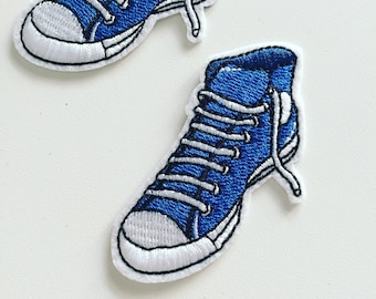 Blue Trainers Iron-On Patch, Badge de chaussure de culture pop des années 90, Patch de baskets, Patch d’application décoratif, Broderie DIY, Applique brodée 1pc