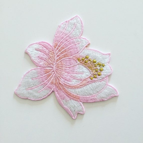 Metta La Toppa Del Ricamo Dei Distintivi Dell'autoadesivo Icona Floreale Del Fiore Esotico Tropicale Della Farfalla Del Colibrì Image94526678 - Foto 3