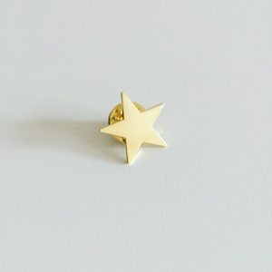 Golden Star Metal Pin, Star Metal Badge, Twinkle Star Pinback Button, Bling Star Lapel Pin, Pop Culture Gift