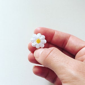 Toppa adesiva Mini Daisy, distintivo floreale bianco Boho, toppa floreale femminile, toppa floreale Hippie, applicazione ricamata con margherita, regalo floreale Boho