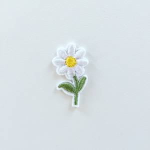 Toppa termoadesiva con margherita delicata, piccolo stemma floreale bianco, toppa hippie floreale, ricamo fai da te, applicazione ricamata, toppa floreale boho