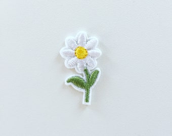 Dainty Daisy Iron-On Patch, Tiny White Floral Badge, Flowery Hippie Patch, DIY Embroidery, Embroidered Applique, Boho Floral Patch