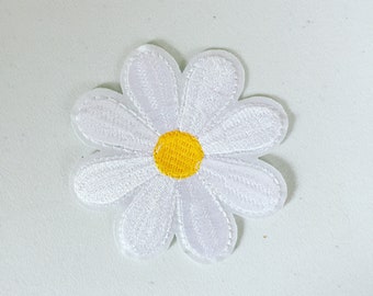 Daisy Iron-On Patch, White Floral Badge, Flowery Hippie Patch, DIY Embroidery, Embroidered Applique, Boho Decorative Patch, Flower Gift