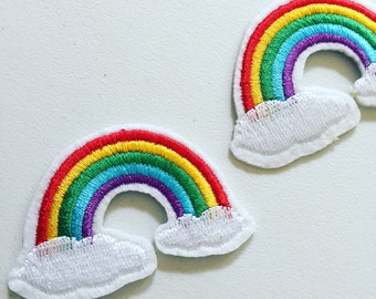 Bügelbild Regenbogen Wolke: Gestickte Applikation (55 x 35 mm)