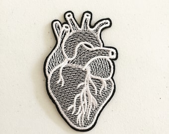 Insigne thermocollant coeur anatomique, écusson coeur, broderie bricolage, applique brodée, écusson décoratif, insigne anatomie, cadeau étudiant en médecine