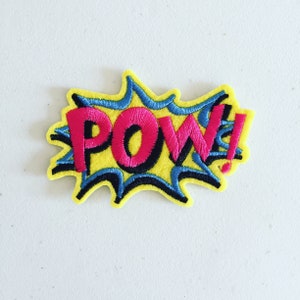 Pow Iron-On Patch, Cartoon Badge, Cartoon Applique Motief, Decoratieve Patch, DIY Borduren, Geborduurde Applique, Popcultuur Cadeau