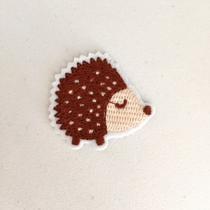 Piccolo riccio toppa termoadesiva, distintivo animale del bosco, distintivo riccio, toppa decorativa, ricamo fai da te, applique ricamata, regalo riccio