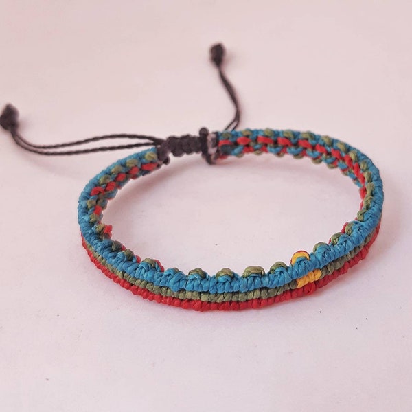 Mapuche macrame thin bracelet, ethnic design wristband, hand knotted small colorful jewelry.