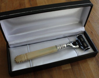 ANTIQUE CARVED TWISTED HANDLE GILLETTE MACH 3 RAZOR