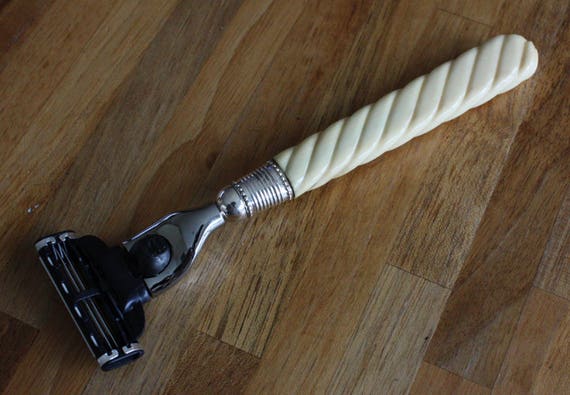 ANTIQUE CARVED TWISTED HANDLE GILLETTE MACH 3 RAZOR