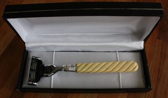 ANTIQUE CARVED TWISTED HANDLE GILLETTE MACH 3 RAZOR
