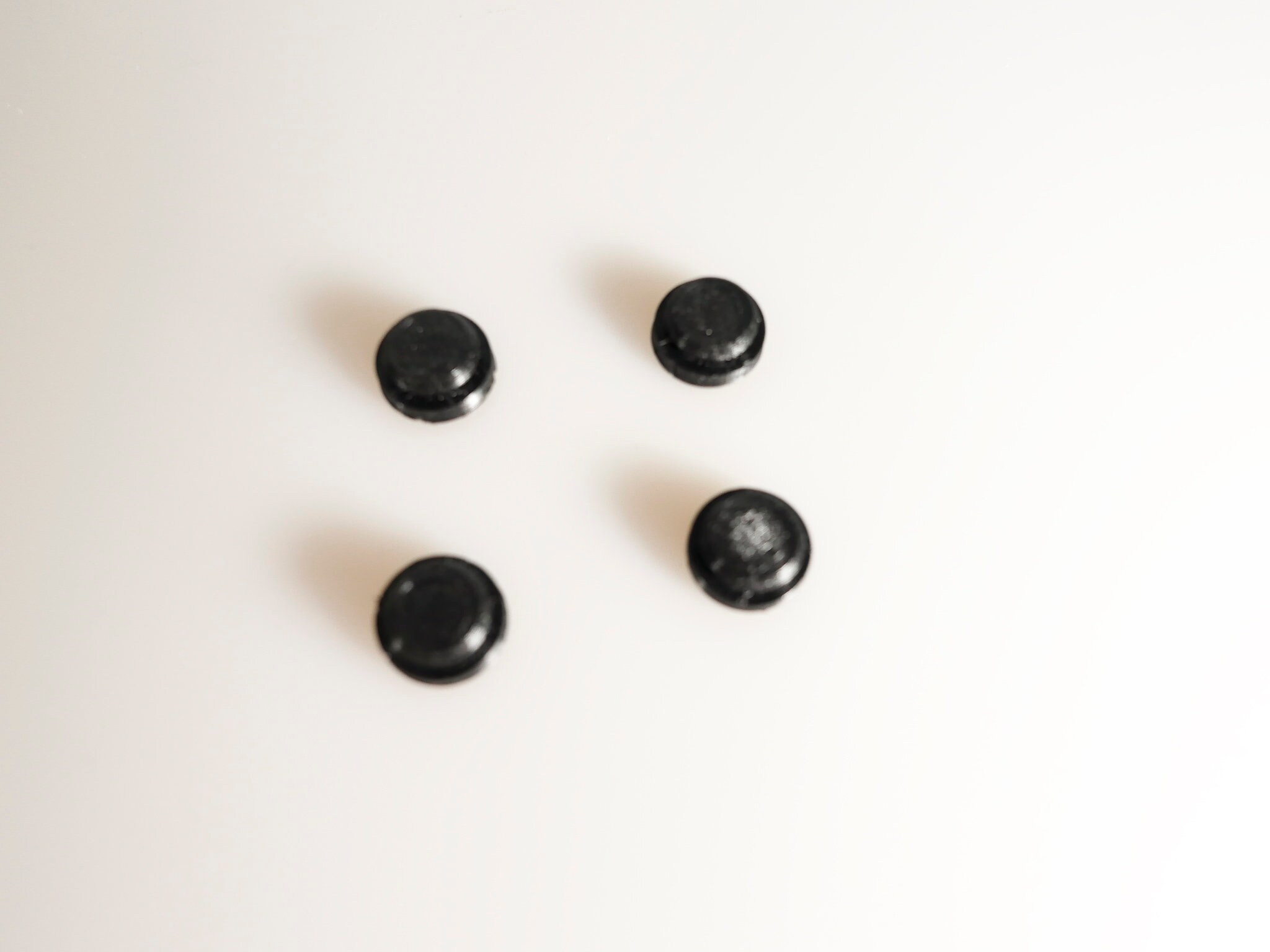 Lot de 4 Pieds Neuf Pour Machine à Écrire Hermes Baby Rocket Adaptable