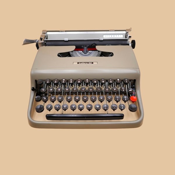 Machine à écrire vintage révisée ruban neuf Olivetti Lettera 22 taupe avec housse transparente