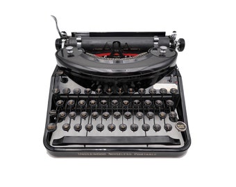 Underwood Noiseless Portable Black Typewriter Made in USA Revised Ribbon New