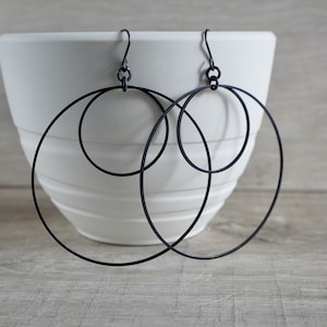 Zwarte ringen oorbellen * Sterlingzilveren haak * Zwarte oorbellen * Grote oorbellen