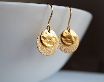 Pendientes minimalistas de disco redondo dorado, delicados, femeninos, bohemios, étnicos y delicados.