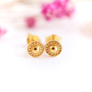Gouden filigraan kleine stud sterlingzilver * Vrouwelijke sieraden * Boho-stud afbeelding 3
