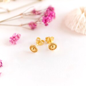 Gouden filigraan kleine stud sterlingzilver * Vrouwelijke sieraden * Boho-stud afbeelding 2