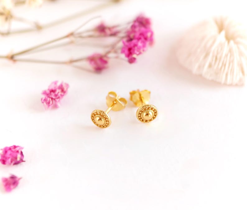 Gouden filigraan kleine stud sterlingzilver * Vrouwelijke sieraden * Boho-stud afbeelding 2