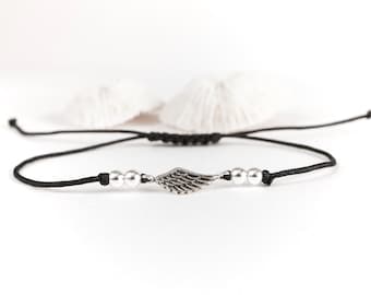 Bracciale minimalista con ali d'angelo – Bracciale regolabile con cordino nero e dettagli in argento sterling – Regalo per l'amicizia – Gioiello per tutti i giorni