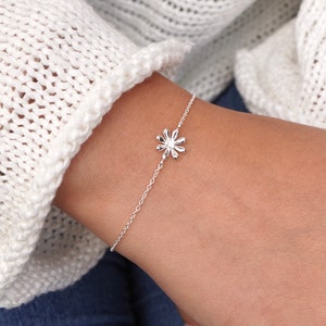 Dainty Daisy Sterling Silver Bracelet * Flower Bracelet * Dainty jewellery*  Gift For Her * Bridesmaid gift