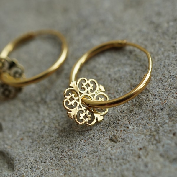 Gouden filigraan bloem hoepel oorbellen * Boho oorbellen * hoepel * Vrouwelijke sieraden