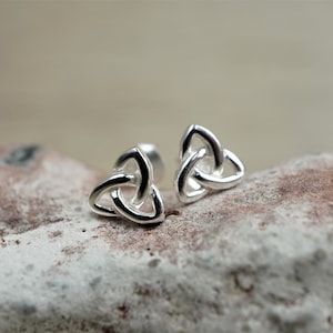 Orecchini a bottone con nodo Trinity in argento sterling, gioielli celtici, nodo celtico, pagani, orecchini vichinghi,