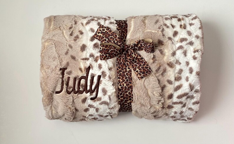SweetMinkyBoutique Throw Blanket