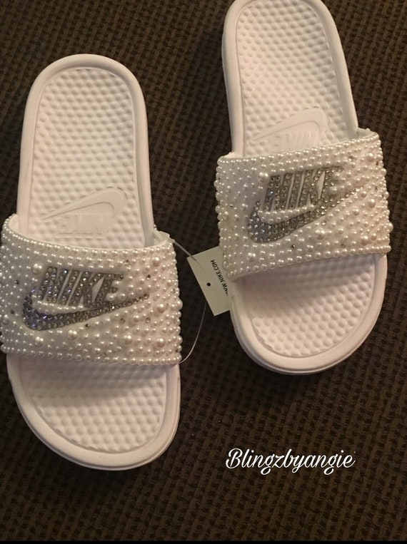 nikes slides
