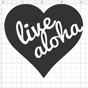 Op de afbeelding: Een zwart hartvormig grafisch ontwerp met de witte tekst "live aloha" in cursief. Het ontwerp is eenvoudig en gedurfd, geschikt voor stickers, kleding of woondecoratie.