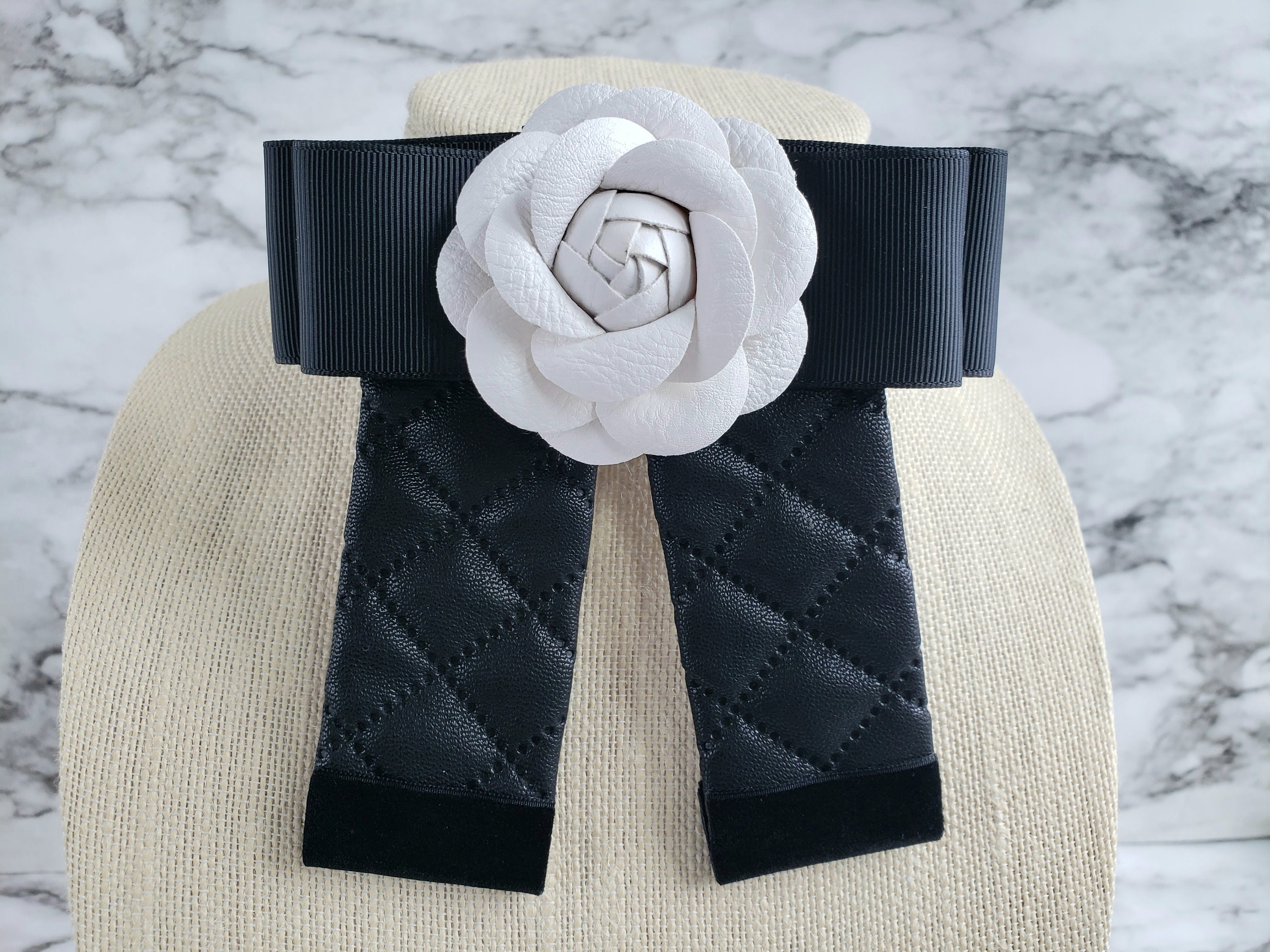 Chanel - Flower lavallière bow tie