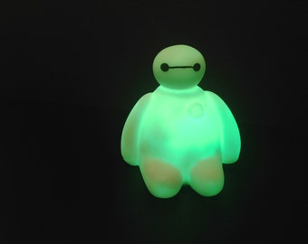 Light night Baymax súper héroe luz quita miedos, luz decoración comic