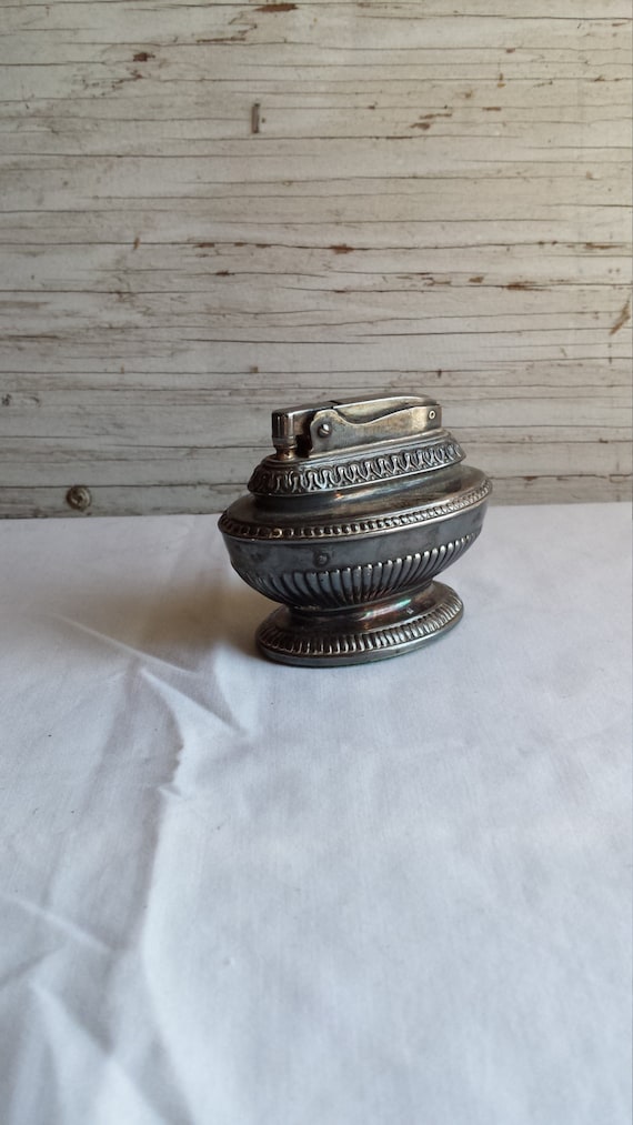 2 Vintage Ronson Queen Anne Tabletop Lighters For One Money A Nice Valentines Day Gift