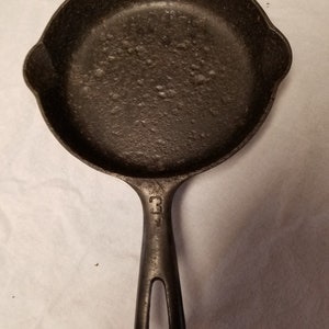 Vintage 1940s Griswold #3 Small Block 709 J Skillet in Good cond. Cleaned using electrolysis and Seasoned at 300. Free Shipping in USA.