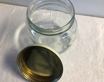 Vintage Ball 980-60 canister.Excellent Condition.Half Gallon Capacity.Wide mouth. No chips or cracks.Lid has some scratches. Free ship USA.