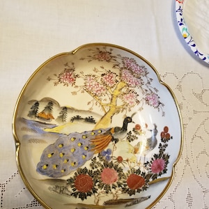Vintage 8 1/2&quot; Wide Hand Painted Floral & Peacock Design Bowl. Gold Leaf.  No manufacturers mark. 3 1/2&quot; Tall. Ex Cond. Free Shipping in USA