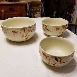 Hall&#39;s Superior 3 Nesting Bowl Set from the 40s or 50s. Made for Jewel Tea. Autumn Leaf Pattern. No Rim Chips. Nicely Used Cond.  All Marked