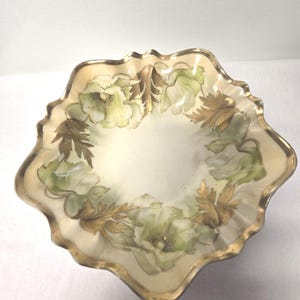 Vintage JHR Hutschenreuther Selb-Germany. Porcelain Candy Dish.  No chips or crazing.  2 1/2" Tall 7 1/4" wide. Mfgs mark is on bottom.