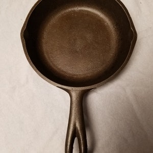Vintage 1940s Unmarked B S&R #3 Skillet in Excellent Cond. No. 3 on Base.  Cleaned using electrolysis then seasoned. Free shipping USA