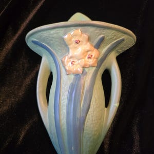 Roseville Reproduction Pottery. Roseville "Poppy" green wall pocket 1281-8. Not an Original but very nicely done.  Free Shipping USA.