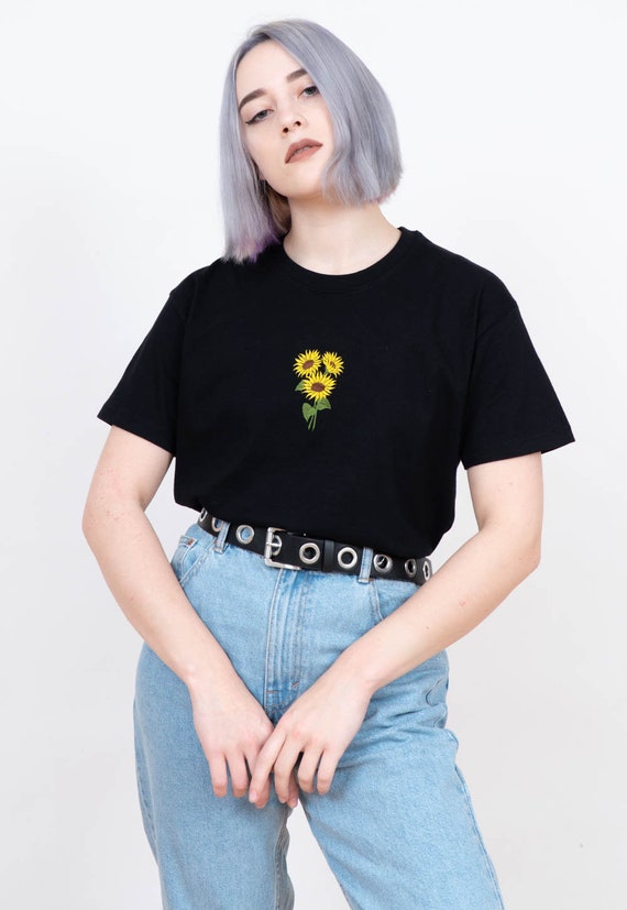 plisseret ornament Kong Lear Buy Sunflower T-shirt Embroidered Shirt Aesthetic Shirt Online in India -  Etsy
