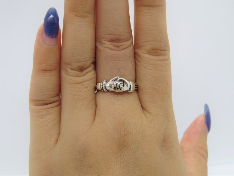 Vintage Sterling Siver Open Hand /& Heart Ring Size 9